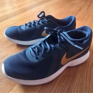 Nike women’s sneakers